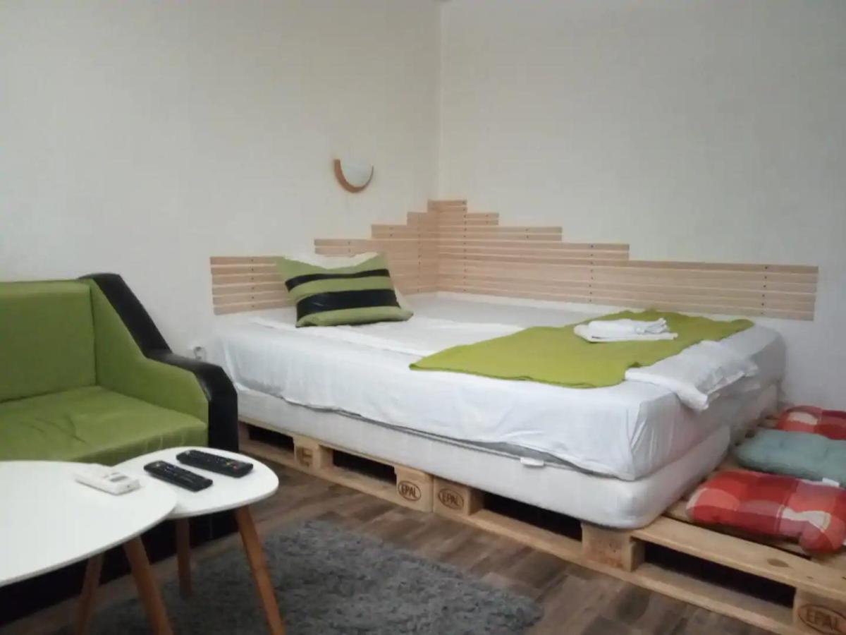 Entire Central House With Guest Rooms & Garden Sofia Exterior photo