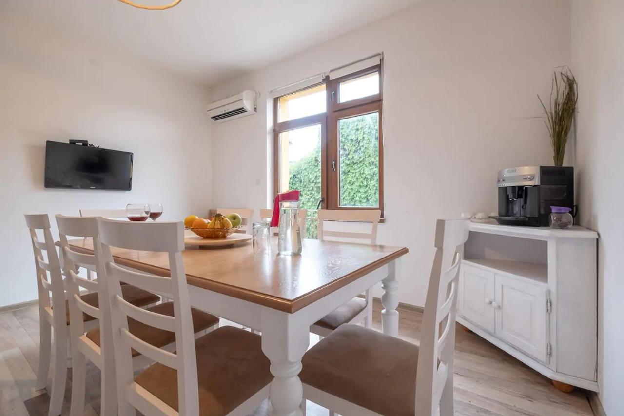 Entire Central House With Guest Rooms & Garden Sofia Exterior photo