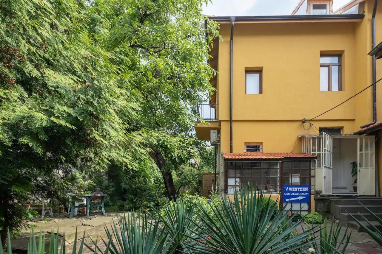 Entire Central House With Guest Rooms & Garden Sofia Exterior photo