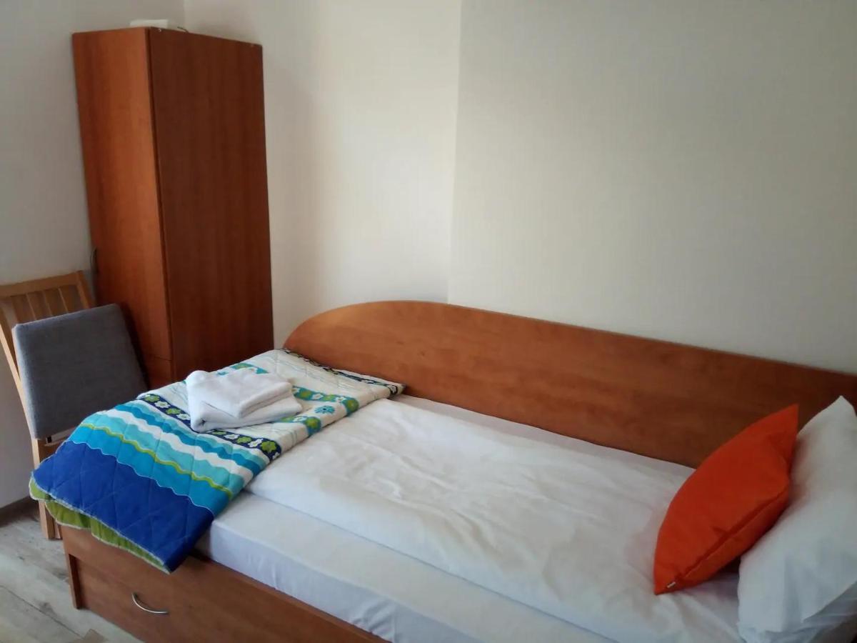 Entire Central House With Guest Rooms & Garden Sofia Exterior photo